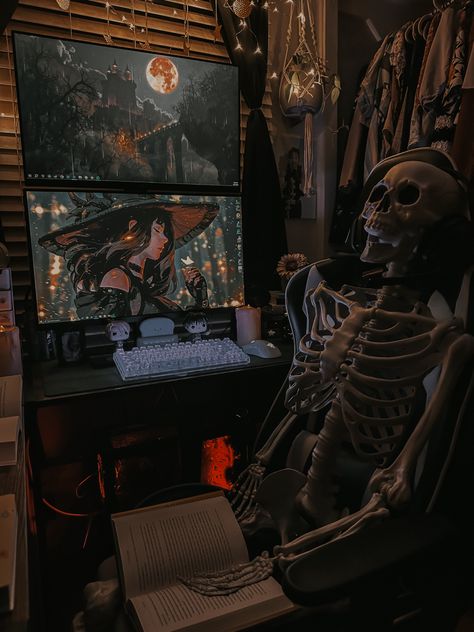 Aesthetic Streaming Room, Goth Gaming Setup Aesthetic, Victorian Gaming Setup, Horror Themed Gaming Setup, Goth Computer Setup, Horror Pc Setup, Antique Gaming Setup, Halloween Gaming Setup, Gothic Gaming Room