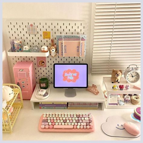 Danish Desk Aesthetic, Cute Organized Desk, Asthetic Desk Ideas, Cute Desk Storage, Aethstetic Desk Ideas, Desk Cute Ideas, Pretty Desk Ideas, Organized Desk Ideas, Cool Decor Ideas