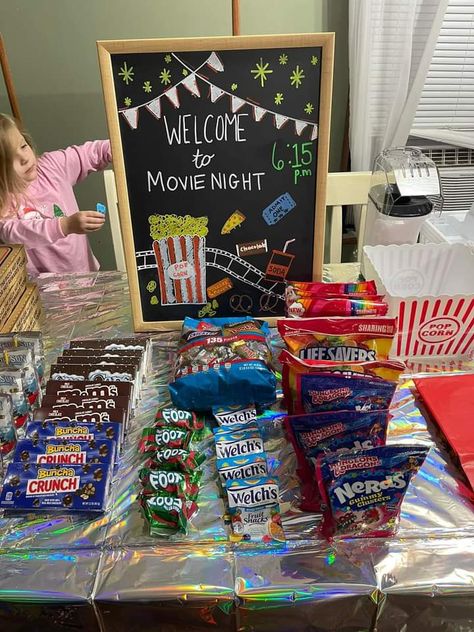 Movie Night Snack Set Up, Movie Night Snack Bar, Indoor Movie Night Party, Indoor Movie Night, Backyard Movie Night Party, Birthday Movie Night, Diy Movie Night, Movie Night Decorations, Birthday Sleepover Ideas