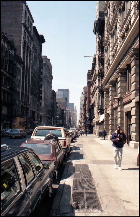 New York City in 1990 Through a French Photographer's Lens ~ vintage everyday New York 80s Aesthetic, New York 90s Aesthetic, New York City 90s, New York 1990s, New York 2000s, Vintage Photography Aesthetic, Old School New York, Old City Street, 2000s New York