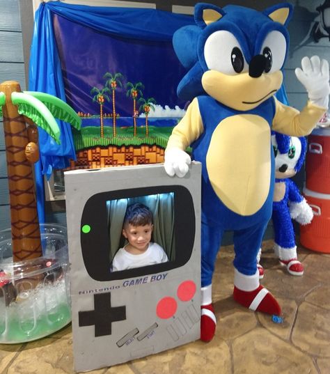 Trunk Or Treat Sonic The Hedgehog, Super Sonic Party Ideas, Sonic Trunk Or Treat Ideas, Sonic The Hedgehog Trunk Or Treat, Soccer Trunk Or Treat, Sonic Trunk Or Treat, Football Float Ideas, Sonic Birthday Cakes, Sonic Birthday Ideas