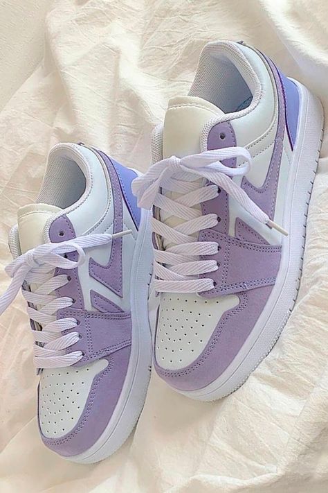 Alt Fashion Aesthetic, Primark Shoes, Aesthetic Sneakers, Casual Shoes Women Sneakers, White Nike Shoes, Black Nike Shoes, Preppy Shoes, Pretty Shoes Sneakers, Cute Shoes Heels