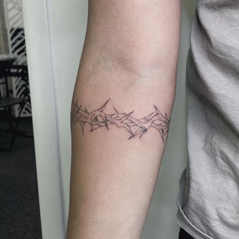 Forearm Barbed Wire Tattoo, Border Tattoo Ideas For Men, Thorn Forearm Tattoo, Forearm Thorn Tattoo, Thorn Tattoo Around Arm, Thorns Tattoo Arm, Barbwire Tattoo Arm, Thorn Band Tattoo, Thorn Tattoo Men