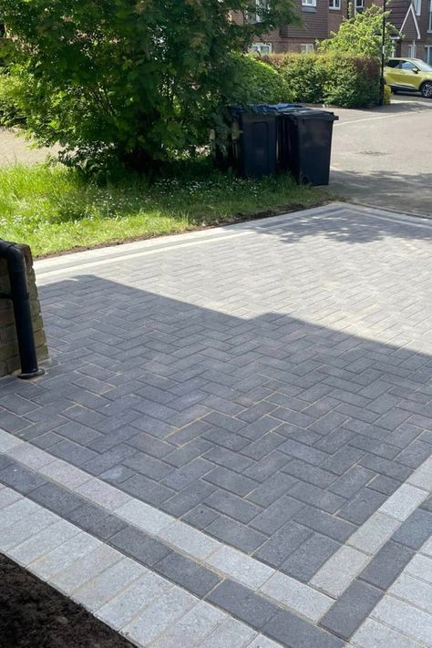 Block Paving Patio, Grey Block Paving, Concrete Block Paving, Block Paving Driveway, Garden Ideas Driveway, Driveway Blocks, Grey Paving, Paving Ideas, Paving Design