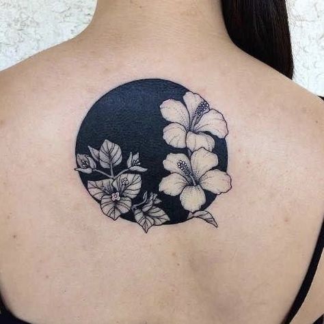 "Negative space tattoos" | bloemen in zwarte cirkels - One Hand in my Pocket Negative Space Tattoos, Flower Cover Up Tattoos, Tatuaje Cover Up, Japanese Tattoo Women, Cover Up Tattoos For Women, Negative Space Tattoo, Best Cover Up Tattoos, Space Tattoos, Japanese Flower Tattoo