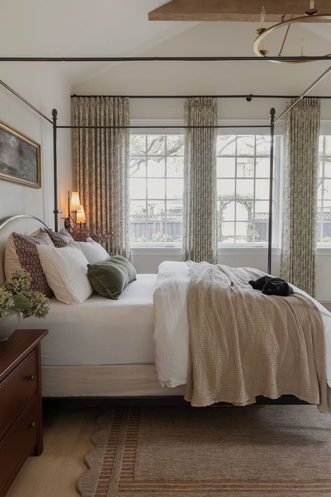 Master Bedrooms Big Window, Nancy Myers Homes Aesthetic Bedroom, Home Bedroom Refresh, Nancy Meyers Bedroom, Euro Sham Pattern, Ikea Malm Nightstand, Rice Bed, Cosy Bedrooms, Dreamy Interiors