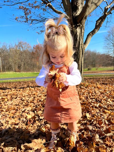 Toddler girl thanksgiving outfit jumper orange boots gold Toddler Girl Fall Photoshooting Ideas, Fall Toddler Picture Ideas, Thanksgiving Toddler Photoshoot, Fall Toddler Outfits Girl, Toddler Girls Fall Outfits, Fall Outfits For Baby Girl, Toddler Girl Fall Fashion, Toddler Picture Day Outfit, Fall Pictures Toddler