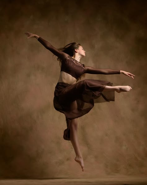 Long Skirt Dance Poses, Dance Poses With Long Skirts, Creative Dance Photography Ideas, Dance Photography Jumps, Jump Dance Poses, Dancing Reference Poses, Jumping Dance Poses, Senior Dance Photos, Easy Dance Poses For Pictures