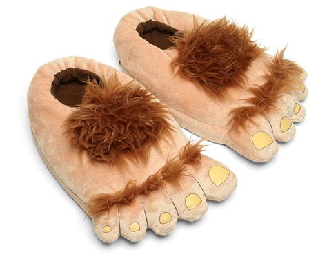 The Plush Halfling Slippers Will Keep Your Feet Warm & Looking Hairy Funny Slippers, Paw Slippers, Hobbit Party, Funny Boyfriend Gifts, Fun Slippers, Themed Kids Room, Think Geek, Winter Slippers, Warm Slippers