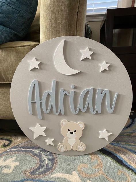 Wood Numbers Diy, Baby Signs Wooden, Newborn Decoration Ideas, Hospital Pictures Newborn, Name Board Ideas, Name Board Design, Baby Boy Signs, Wood Name Signs, Baby Boy Birth Announcement