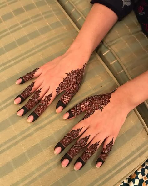 Finger Mehendi Designs For Eid, Intricate Henna Designs, Finger Mehendi Designs, Trending Summer Nails, Finger Henna Designs, Henna Tattoo Hand, Henna Tattoo Designs Hand, Finger Henna, Simple Henna Tattoo