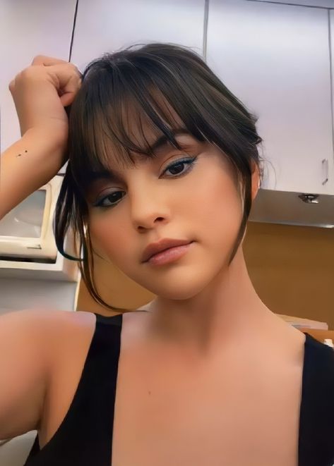 Medium Length With Bangs Round Face, Front Bangs Round Face, Bangs With Wispy Sides, Selena Gomez With Bangs, Selena With Bangs, Bangs Selena Gomez, Selena Gomez Hair Bangs, Selena Bangs, Selena Gomez Haircuts