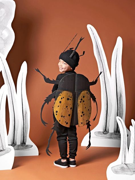 Diy Bug Costume, Beetle Costume, Merrilee Liddiard, Bug Costume, Handmade Halloween Costumes, Cardboard Costume, Costume Carnaval, Baby Kostüm, Diy Halloween Costumes For Kids