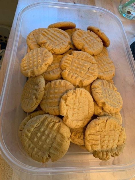 Quick & Easy 3-Ingredient Peanut Butter Cookies Weight Watcher Desserts, Keto Peanut Butter Cookies, Butter Cookie Recipe, Kodiak Cakes, Desserts Keto, Peanut Butter Powder, Best Cookies, Peanut Butter Cookie, Butter Cookies Recipe