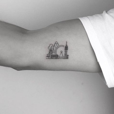 London Skyline Tattoo, England Tattoo, Skyline Tattoo, Paris Tattoo, Tattoo Diy, Web Tattoo, City Tattoo, Inspired Tattoos, Inspiration Tattoos