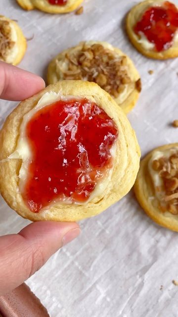 Genien on Instagram: "Crescent roll cookies Follow @genie_cooks for more. What recipe do you want to see next? 4oz cream cheese 1/2 tsp vanilla 3 tbs powdered sugar 1 pack refrigerated crescent roll dough Topping Your favorite jam Or combine: 1 cup chopped walnuts 1/2 cup sweetened shredded coconut 2 tbs sugar 1 tbs cinnamon Cut crescent dough into half inch thick slices(do not unroll!) Place on a parchment lined sheet pan and press cookies flat. In a bowl combine cream cheese, vanilla a Crescent Roll Cookies, Press Cookies, Crescent Roll Recipes Dessert, Crescent Roll Dessert, Danish Cookies, Croissant Roll, Crescent Cookies, Pillsbury Recipes, Jam Cookies