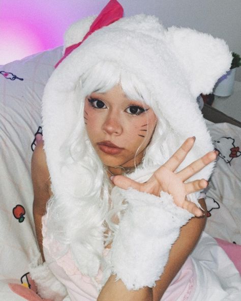 Hello Kitty Costume Makeup, Hello Kitty Cosplay Costumes, Hello Kitty Makeup Halloween, Hello Kitty Costume Ideas, Sanrio Costumes, Halloween For School, Sanrio Cosplay, Anime Inspired Makeup, Hello Kitty Cosplay