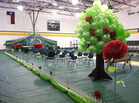 Apple Parade Float Ideas, Apple Orchard Decor, Apple Display, Pageant Stage, Farm Backdrop, Tree Props, Vbs 2025, Sunshine Committee, Fall Carnival