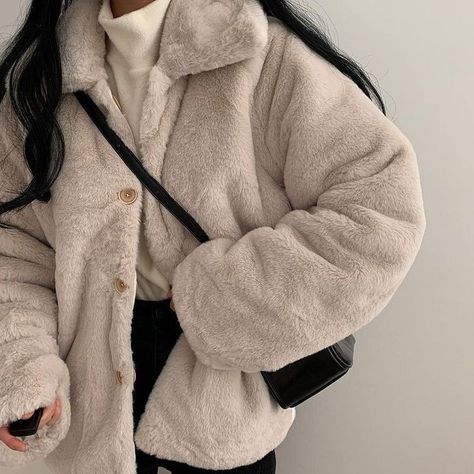 Korean Winter Outfits Women, Aesthetic Winter Coat, Plush Outfit, Korean Coat, Plush Clothes, Korean Jacket, Korean Style Winter, Korean Winter Outfits, Lamb Plush