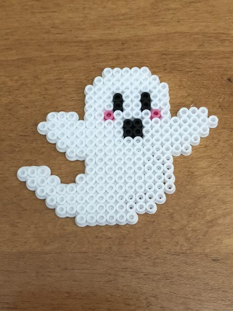 Perler bead ghost using mini beads Mini Perler Bead Patterns Halloween, Halloween Themed Perler Beads, Fuse Beads Halloween, Perler Bead Patterns Ghost, Halloween Beads Ideas, Peeler Beads Halloween, Fall Perler Bead Ideas, Halloween Hamma Beads Ideas, Halloween Hamma Beads