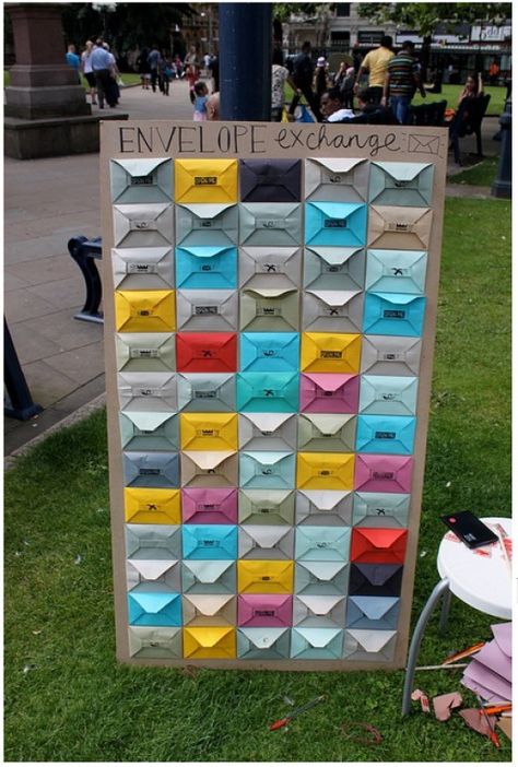 In each of these envelopes is a lovely message for you to take away with you to brighten up your day - and all you have to do in exchange is to write a nice message for someone else to find :) Message For Someone, Interaktives Design, Gorillas Art, Street Installation, 달력 디자인, Interactive Walls, Art Exhibits, Group Art, Interactive Installation