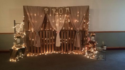 Country Prom Theme Ideas, Boho Prom Theme Ideas, Country Theme Prom, Simple Prom Decoration Ideas, Simple Prom Themes, Rustic Prom Decor, Countryside Cabin Prom Theme, Country Prom Theme, Western Prom Theme Decorating Ideas