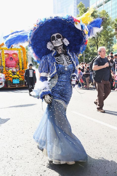 30 Photos from Mexico City's Bond-Inspired Day of the Dead Celebration Catrina Costume, Day Of The Dead Art, Den Mrtvých, Sugar Skull Makeup, Day Of Dead, Celebration Day, The Day Of The Dead, Sugar Skull Art, Skull Makeup