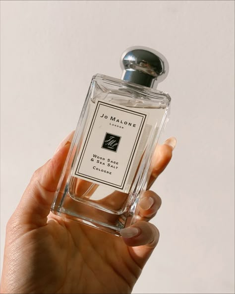 My detailed review of Jo Malone's Wood Sage & Sea Salt cologne, plus a new Maison Margiela REPLICA scent that's worth checking out. These are two of the best perfumes for women. | maison margiela perfume | Maison margiela replica perfume | jo malone perfume best | jo malone perfume wood sage and sea salt Joe Malone Wood Sage And Sea Salt, Wood Sage And Sea Salt Aesthetic, Jo Malone Perfume Best, Joe Malone Perfume, Women Smell Good, Jo Malone Aesthetic, Margiela Perfume, Maison Margiela Perfume, Perfume Jo Malone