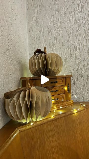 Pumpkins Made Out Of Books, Book Page Pumpkins Diy, Paper Pumpkins Diy, November Diy Decor, Book Pumpkin Diy, Book Pumpkins, Painting With Acrylic Paint, Book Pumpkin, Decoupage Pumpkins