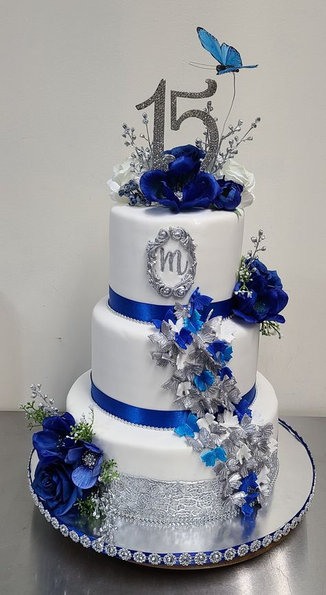 Royal Blue Quinceanera Decorations, Royal Blue Quinceanera Theme, Blue Quinceanera Ideas, Quince Theme Ideas, Royal Blue Centerpieces, Blue Quinceanera Theme, Royal Blue Cake, Royal Blue Quinceanera, Quince Cakes