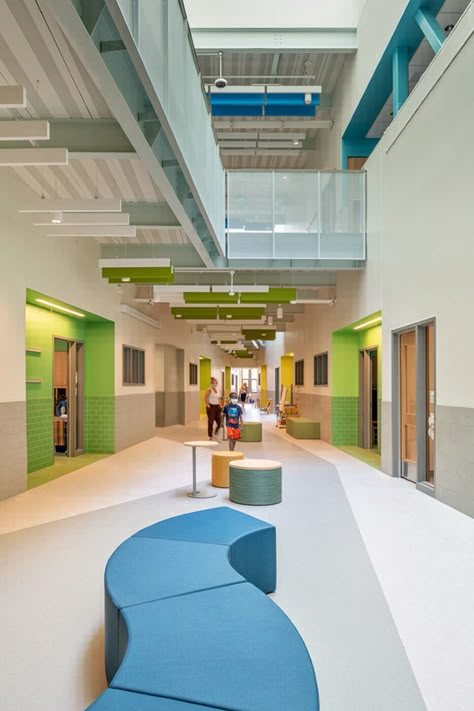 Hildreth Elementary School - Arrowstreet Innovative School Design, Classroom Architecture, Elementary School Architecture, School Floor, School Building Design, Lobby Interior Design, Terrazzo Design, School Designs, Corridor Design