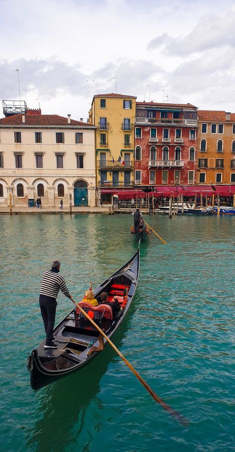 Grand Canal Venice Italy, Venice Boat, Gondola Venice, Gondola Boat, Grand Canal Venice, Venice Painting, Venice Canals, Italy Holidays, Canal Boat