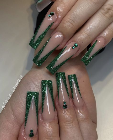 Emerald Green Nail, Quince Nails, Prom Nails Silver, Hoco Nails, Quinceanera Nails, Green Quince, Emerald Nails, Green Acrylic Nails, Dark Green Nails