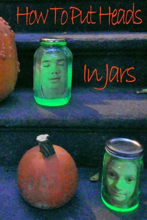 Mad Scientist Halloween, Head In A Jar, Halloween Office Party, Moldes Halloween, Office Halloween Decorations, Scary Halloween Decorations Diy, Dekorasi Halloween, Halloween Pranks, Halloween Jars