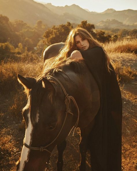 Cindy Crawford in Flaunt Magazine's 25th Anniversary Issue — Anne of Carversville Cowgirl Editorial, Equestrian Photoshoot, Photo Horse, Horse Shoot, Equine Photoshoot, Horse Photoshoot, Western Photoshoot, Flaunt Magazine, Parisian Art