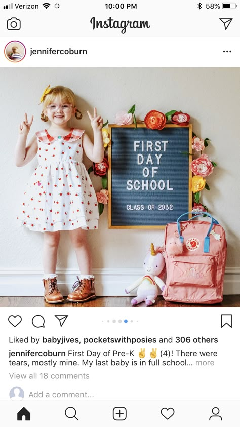 Preschool Photo Ideas, First Day Of Kindergarden, 1st Day Of School Pictures, Kindergarten Syllabus, Back To School Traditions, Preschool Photography, First Day Of School Ideas, School Traditions, Kindergarten Photos