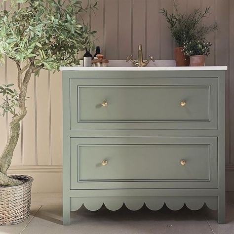 Anna Jennings | Holly Oak House on Instagram: "‘ T H E B L E N H E I M ‘ One of our lovely clients commissioned a painted version of our oak scalloped vanity unit and it was too beautiful not to add to our range. Therefore this week we welcomed ‘The Blenheim’ to our painted collection of bathroom furniture ~ now available to purchase in our online shop. Available in bespoke sizes, colours and choose from a variety of counter tops, basins and hardware. Design & build @holly_oak_house #bespokevanityunit #luxuryvanityunit #vanityunit #scallops #bespokecabinet #handmade #handcrafted #bathroominspo #washstand #holly_oak_house #bathroominspo #scallopedheaven #cardroomgreen #farrowandball #stillsunday #bathroomdesign #ensuiteinspo #childrensbathroom" Scalloped Vanity, Little Home Design, Georgian Farmhouse, Common Bathroom, Oak Vanity Unit, Cabinet Door Designs, Luxury Vanity, Vanity Inspiration, Painted Bathroom