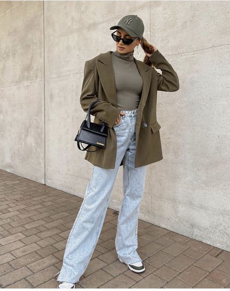 Oversized Khaki Blazer Outfit, Khaki Blazer Outfit, Khaki Blazer, Street Wear Outfits, Blazer Outfit, Outfits 2022, Blazer Outfits, Oversized Blazer, Winter Outfits