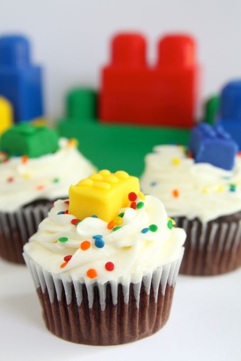 Lego cupcakes. cute idea! Lego Birthday Ideas, Cake Lego, Lego Cupcakes, Birthday Cupcakes Boy, Kids Birthday Party Food, Lego Birthday Cake, Lego Themed Party, Lego Party Ideas, Lego Theme