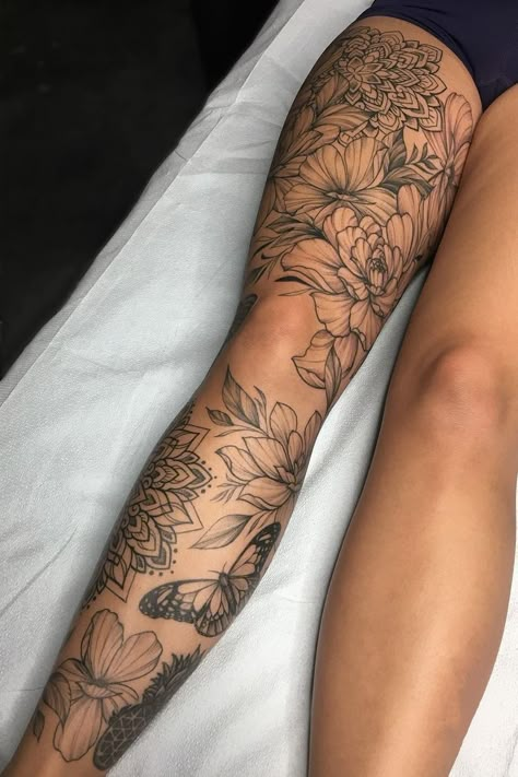 Leg Floral Tattoo, Tattoo Bein Frau, Flower Leg Tattoos, Thigh Tattoo Ideas, Full Leg Tattoos, Tattoo Ideas Inspiration, Western Tattoos, Leg Tattoos Women, Pretty Tattoos For Women