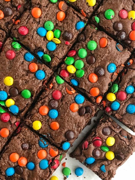 Chocolate Fudge Brownie Cookie Bars | Homemade Brownies | Brownie Recipes | Cookie Bars | Chocolate Fudge Recipe | Dessert Recipes #dessertrecipes #brownierecipes #homemadebrownies Brownie Cookie Bars, M M Brownies, Brownies Decorados, Brownies Ideas, Decorated Brownies, Cosmic Brownies, Bars Chocolate, Chocolate Fudge Brownies, Fudge Brownie