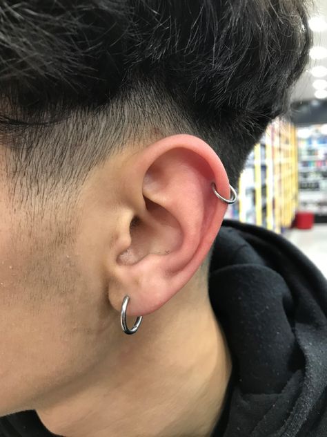 Men With Cartilage Piercing, Men Piercings Aesthetic, Mens Conch Piercing, Ear Piercings On Men, Ear Piercing Ideas Masculine, Men’s Peircing Ear, Man Earings Piercings, Male Ear Piercing Aesthetic, Men's Ear Piercings