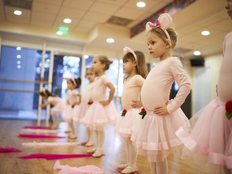 Preschool Ballet Lesson Plans, Pre Ballet Class Ideas, Baby Ballet Class Ideas, Choreography Tips, Ballet Games, Preschool Ballet, Ballet For Kids, Toddler Dance Classes, Dance Class Ideas