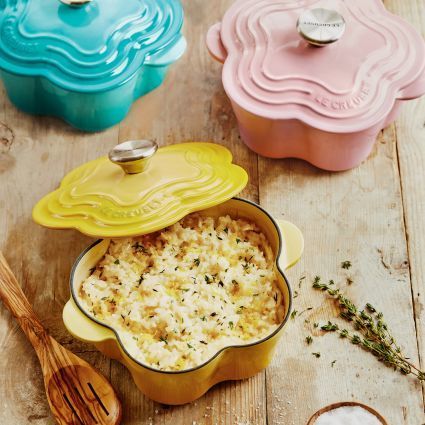 Le Creuset Flower Cocotte, 2.25 qt. - food - recipes - easy to cook La Creuset, Cocotte Recipe, Le Crueset, Le Creuset Kitchen, Easter Entertaining, Le Creuset Cookware, Gadgets Kitchen Cooking, Perfect Pies, Cooking Gadgets