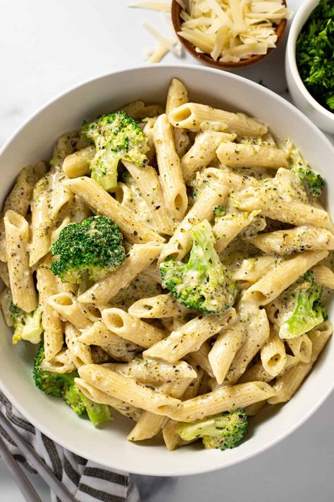 Creamy Garlic Parmesan Instant Pot Pasta with Broccoli Instant Pot Recipes With Broccoli, Instant Pot Broccoli Recipes, Instant Pot Broccoli Pasta, Instant Pot Creamy Pasta, Frozen Broccoli Instant Pot, Chicken Broccoli Pasta Instant Pot, Instapot Pasta Recipes, Garlic Broccoli Pasta, Creamy Broccoli Pasta