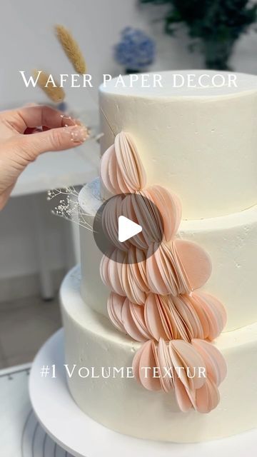 Wafer Cake Decoration, Sugar Paper Cake Decoration, Wedding Cake Wafer Paper, Waffle Paper Cake Decoration, Wafer Paper Cake Designs, Wafer Paper Techniques, Wafer Paper Decorations, Wafer Paper Cake Design, Wafer Paper Cake Tutorial