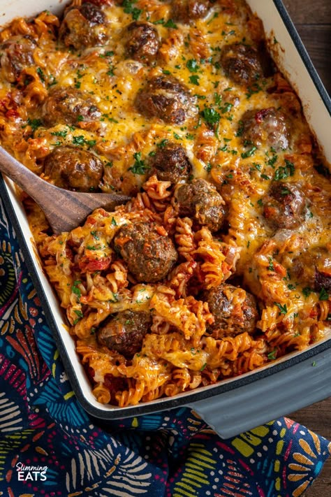 Homemade Pasta Bake, Meal Ideas With Minced Beef, Cheesy Meatball Pasta Bake, How To Make Pasta Bake, Homemade Fusilli Pasta, Meatball Tray Bake, Minced Beef Pasta Bake, Beef Meatball Meals, Baked Fusilli Pasta Recipes