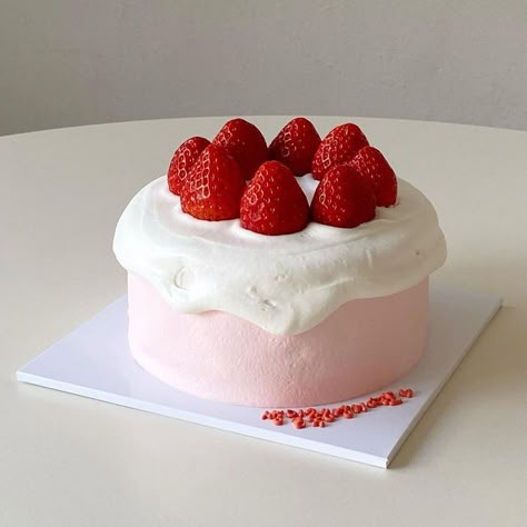 Mini Cakes Birthday, Pretty Dessert, Cute Baking, Simple Birthday Cake, Think Food, Pretty Birthday Cakes, Kue Ulang Tahun, Just Cakes, Cute Birthday Cakes