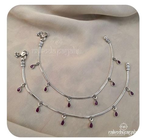 Payal Designs Silver, Trendy Silver Jewelry, Silver Anklets Designs, Silver Payal, Beautiful Gold Rings, Jewelry Necklace Simple, Bridal Anklet, Bridal Jewelry Sets Brides, Gold Bridal Necklace