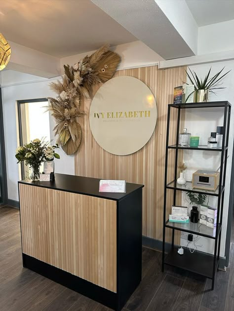 Beauty Business Room Ideas, Esthetician Lobby, Modern Salon Decor Small Spaces, Salon Decorating Ideas Home, Esthetician Reception Area, Modern Industrial Salon Design, Salon Display Ideas Retail, Moody Boutique Interior, Salon Decorating Ideas Modern